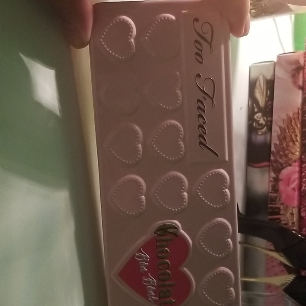 Too Faced Bon Bon